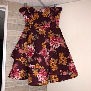 LIKE NEW STRAPLESS HOMECOMING DRESS